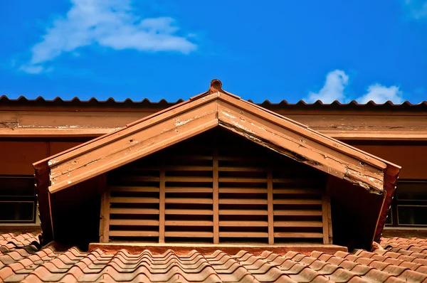 How Roof Replacement Services Improve Home Comfort