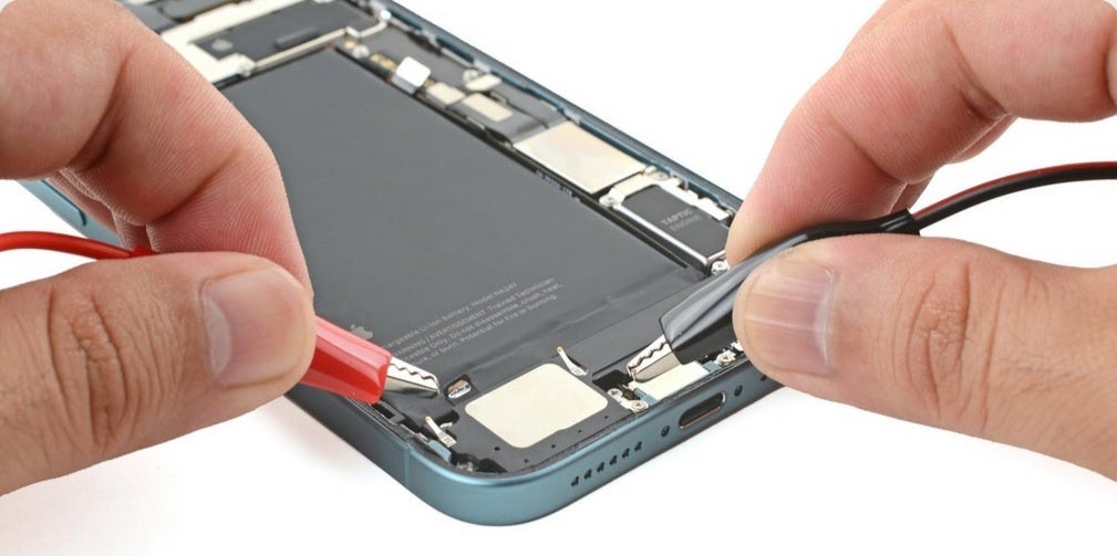 Save Money with These Top iPhone Battery & Screen Replacement Kits