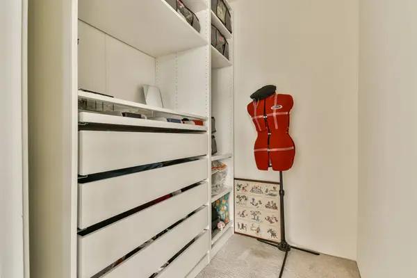 Smart Closet Organization: Custom Shelf Layouts for Every Home