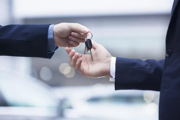 Expert Tips for Visiting a Car Dealership in Plattsmouth