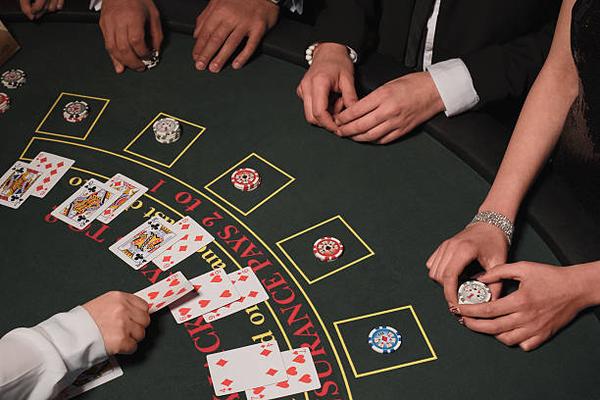 Exploring Live Dealer Games in a Crypto Casino